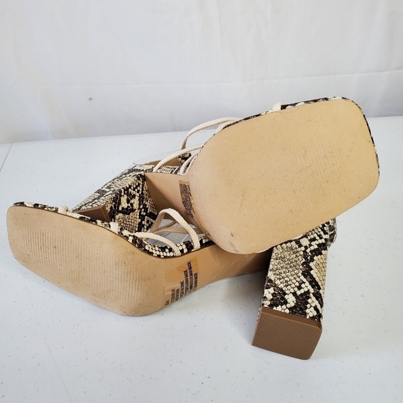 Shoedazzle Belva Strappy Block Heel Sandal Size 10 Snake Print Square Toe - Picture 9 of 13